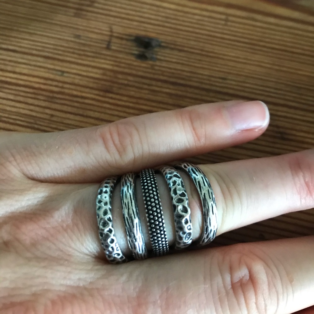 Costume knuckle ring silver with antiquing and textured appearance, approx 7-8